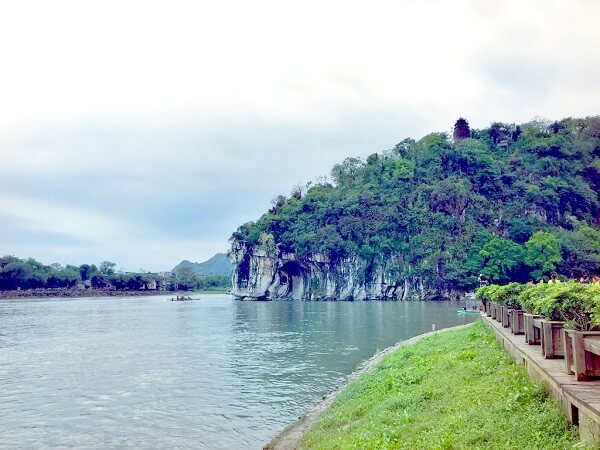 Guangxi Guilin Attraction: Elephant Trunk Hill Park