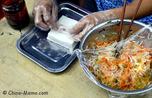 China Guizhou Local Food Siwawa,Rice Skin Wrapped Fresh Veggie Fillings.