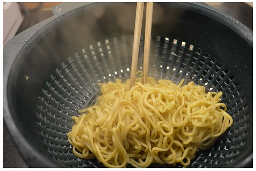 Chinese Cooking Drain Noodles.