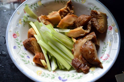 Chinese Dry Mushroom (Soaked) and leeks