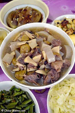 Chinese Duck Radish Soup