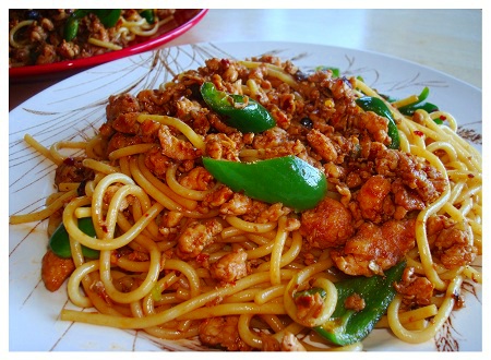 Chinese Food Recipe: Sichuan Style Chicken Noodle. 