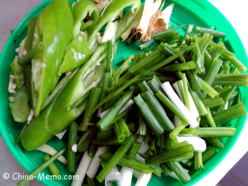 Chinese Green Chili, Ginger & Spring Onions Cut