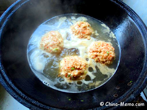 Chinese Lion Head Meatballs in Wok