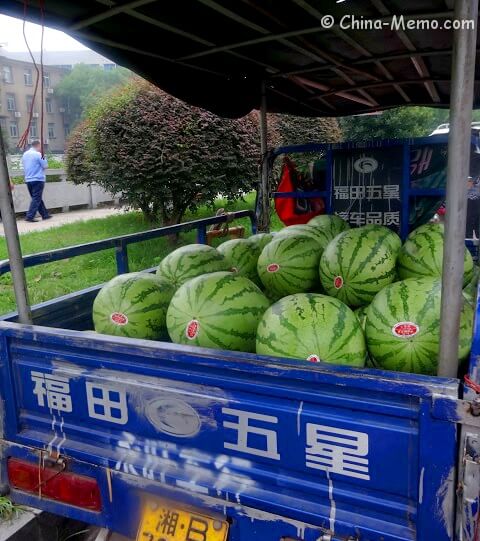 China Local Street Market Water Melon in Car