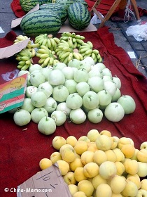 China Local Street Market Fruit