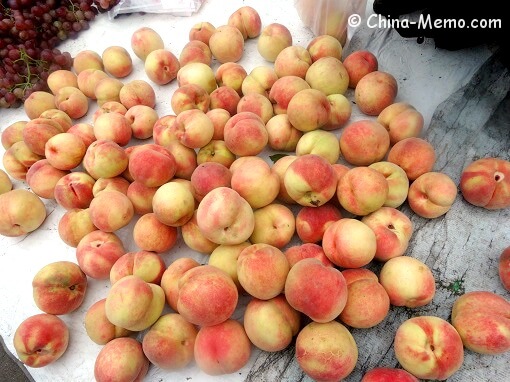 China Local Street Market Peach