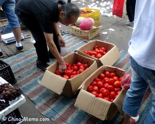 China Local Street Market Tomato