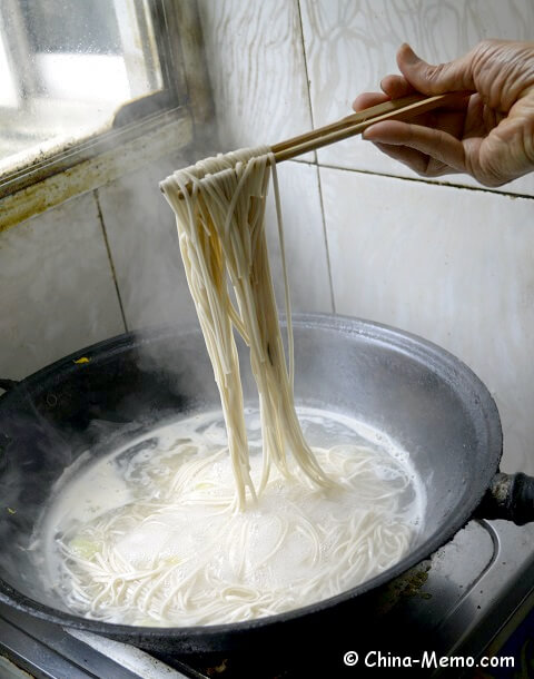 Cooking Chinese Noodle