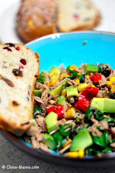 Chinese Spicy Tuna Veggie with Bread