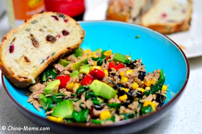 Chinese Spicy Tuna Veggie with Bread