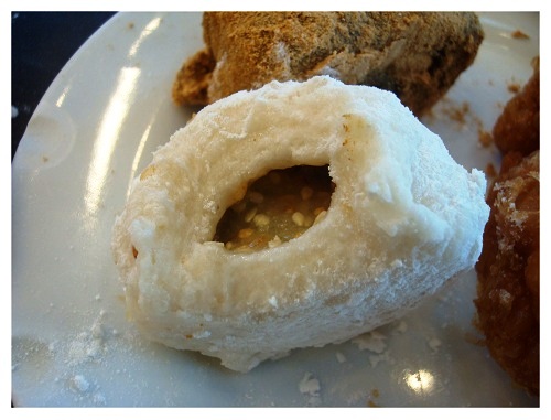 Old Beijing Snack Aiwowo (Steamed Rice Cake).
