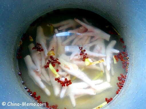Chinese Chicken Feet Boiling