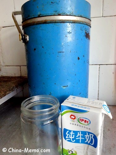 Containers to make yogurt.