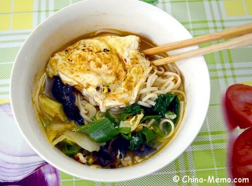 Chinese Noodle Soup with Egg & Veggie