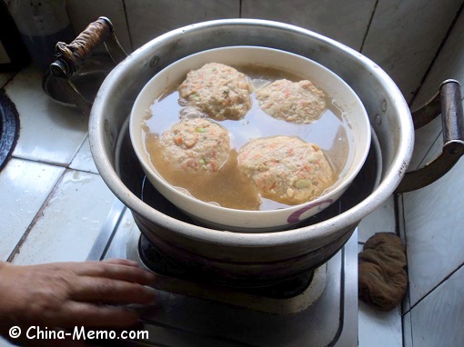Chinese Lion Head Meatball in Steamer