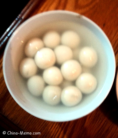 Chinese Rice Balls with Sweet Sesame Filling
