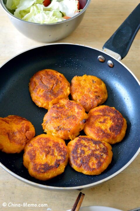 Chinese Squash Cakes with Bean Fillings