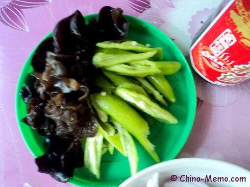 Chinese Black Wood Ears & Green Chilli