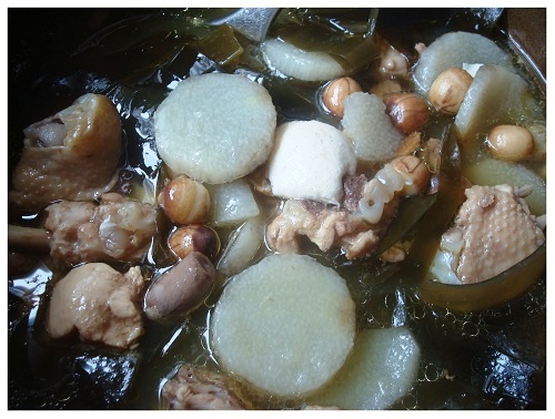 Chinese Chicken Soup with Sea Kelp and Chinese Herbs.